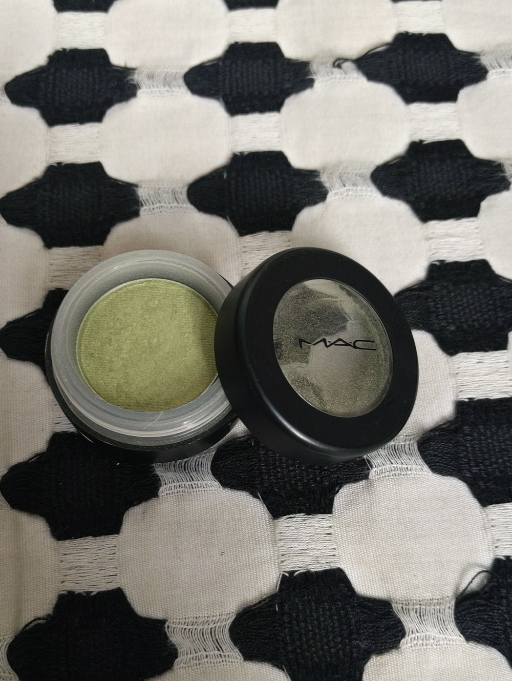 Vintage 1990's MAC Eyeshadow 'Juxt' Green With Gold Undertones - Picture 4 of 5